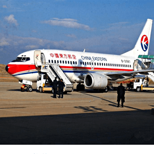 拉萨空运公司航空快运业稳步发展的原因是什么？
